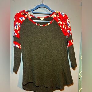 Women’s floral boutique baseball style tshirt, medium, new